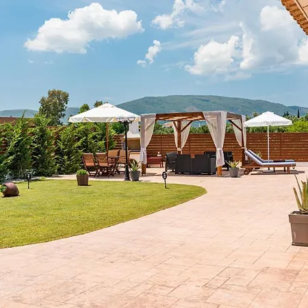 Vila Blossom Laganas